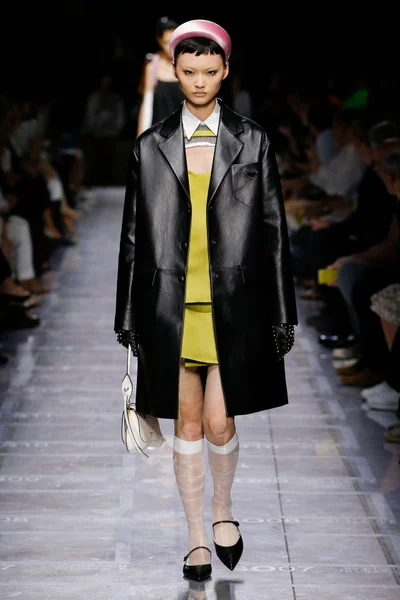 Look 16